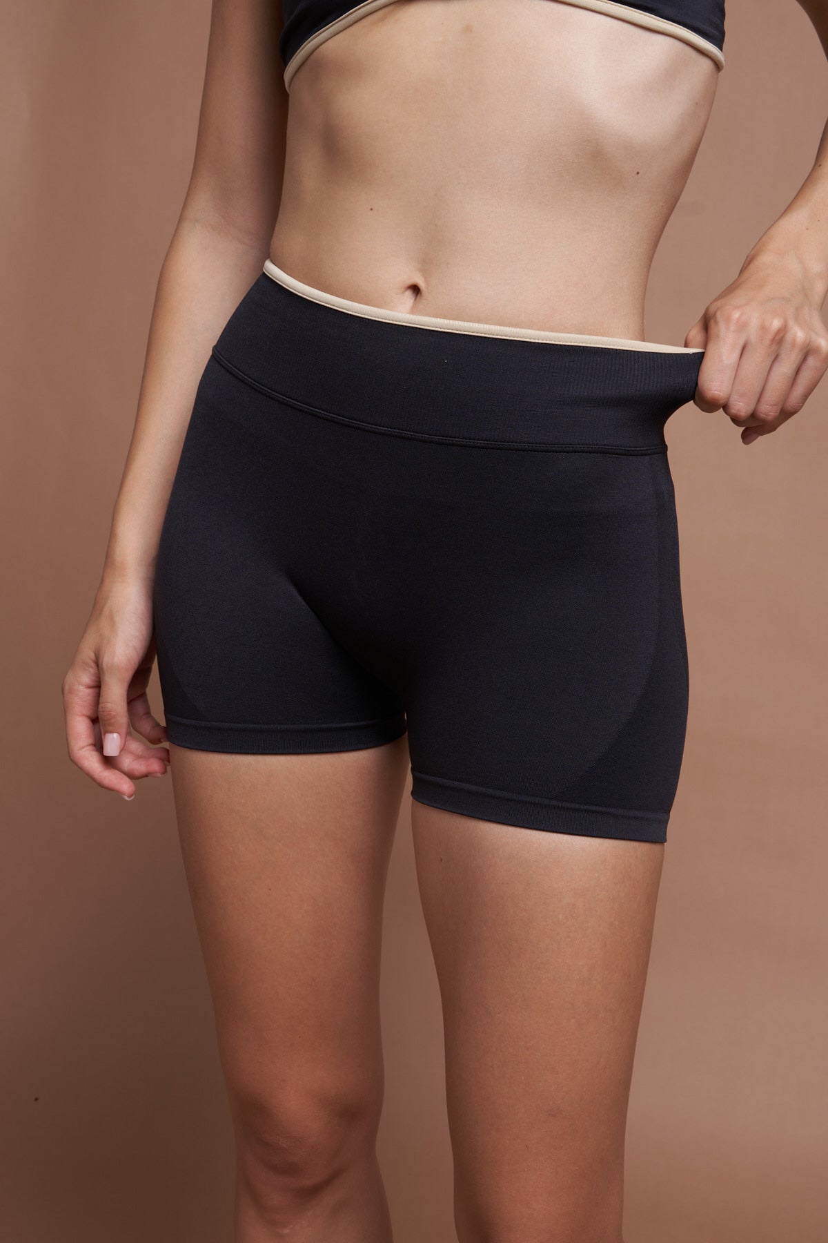 Riva Siyah Çift Renk Seamless Scrunch Toparlayıcı Spor Şort