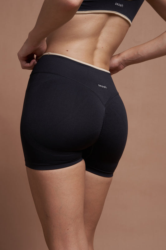 Riva Siyah Çift Renk Seamless Scrunch Toparlayıcı Spor Şort