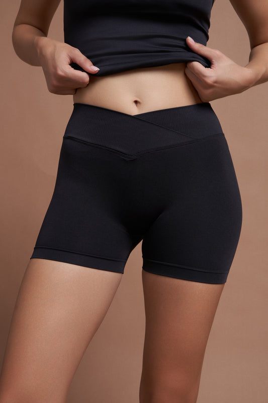 Laguna Siyah V Scrunch Toparlayıcı Spor Şort